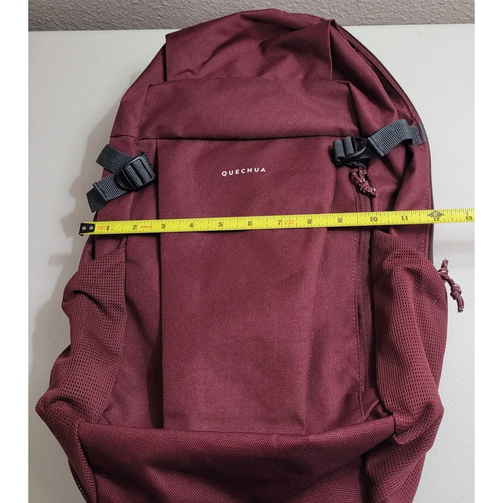 Quechua NH100 20L Backpack Unisex Burgundy Hiking Daypack Padded